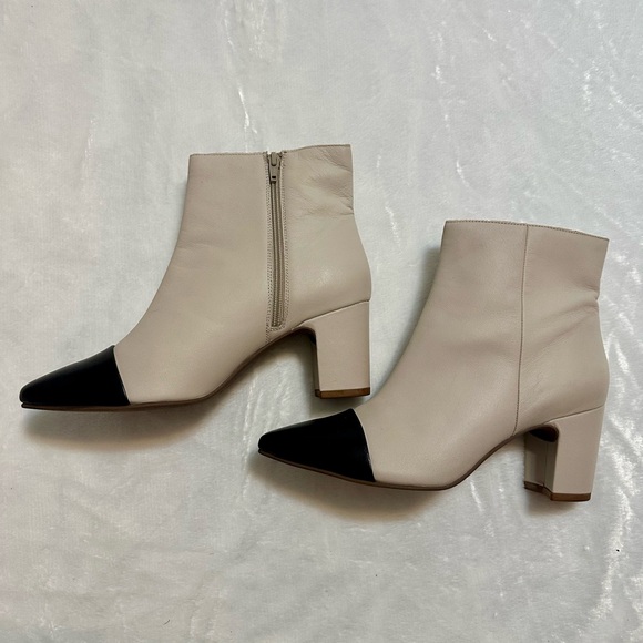 Seychelles No One Like You Off White or Taupe and Black Leather Ankle Boots - 10 - Picture 2 of 6